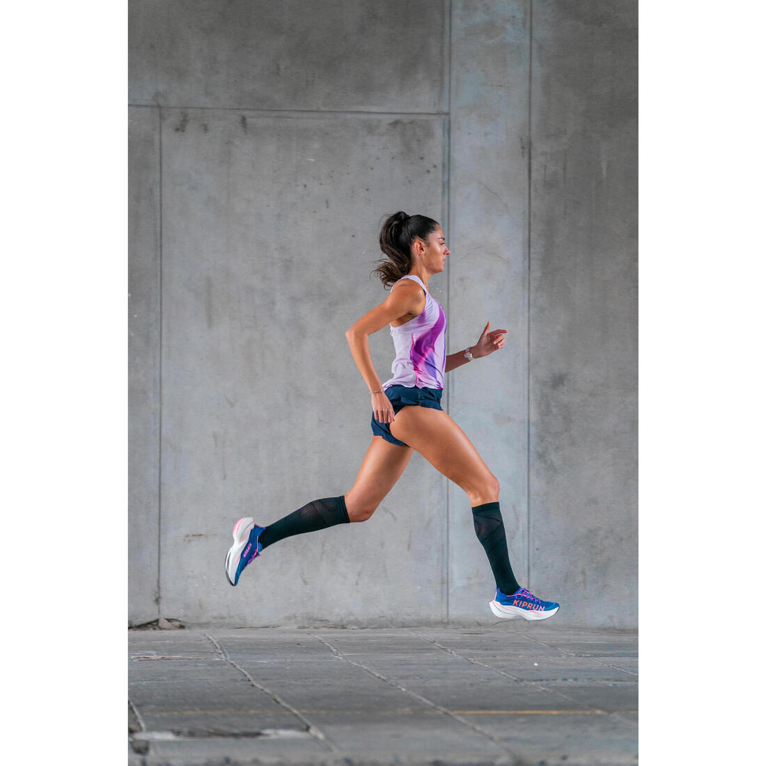 Short running & trail léger femme - kiprun run 900 light violet foncé