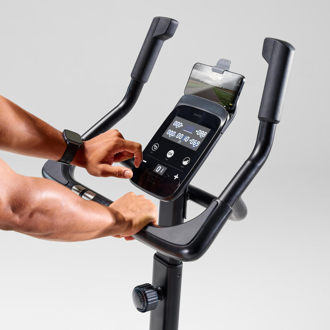Vélo d'appartement connecté et auto-alimenté, EB900 B, garanti par Decathlon