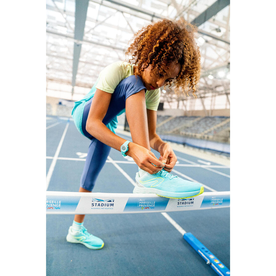 Chaussures de running Enfant - Kiprun fast noires jaunes
