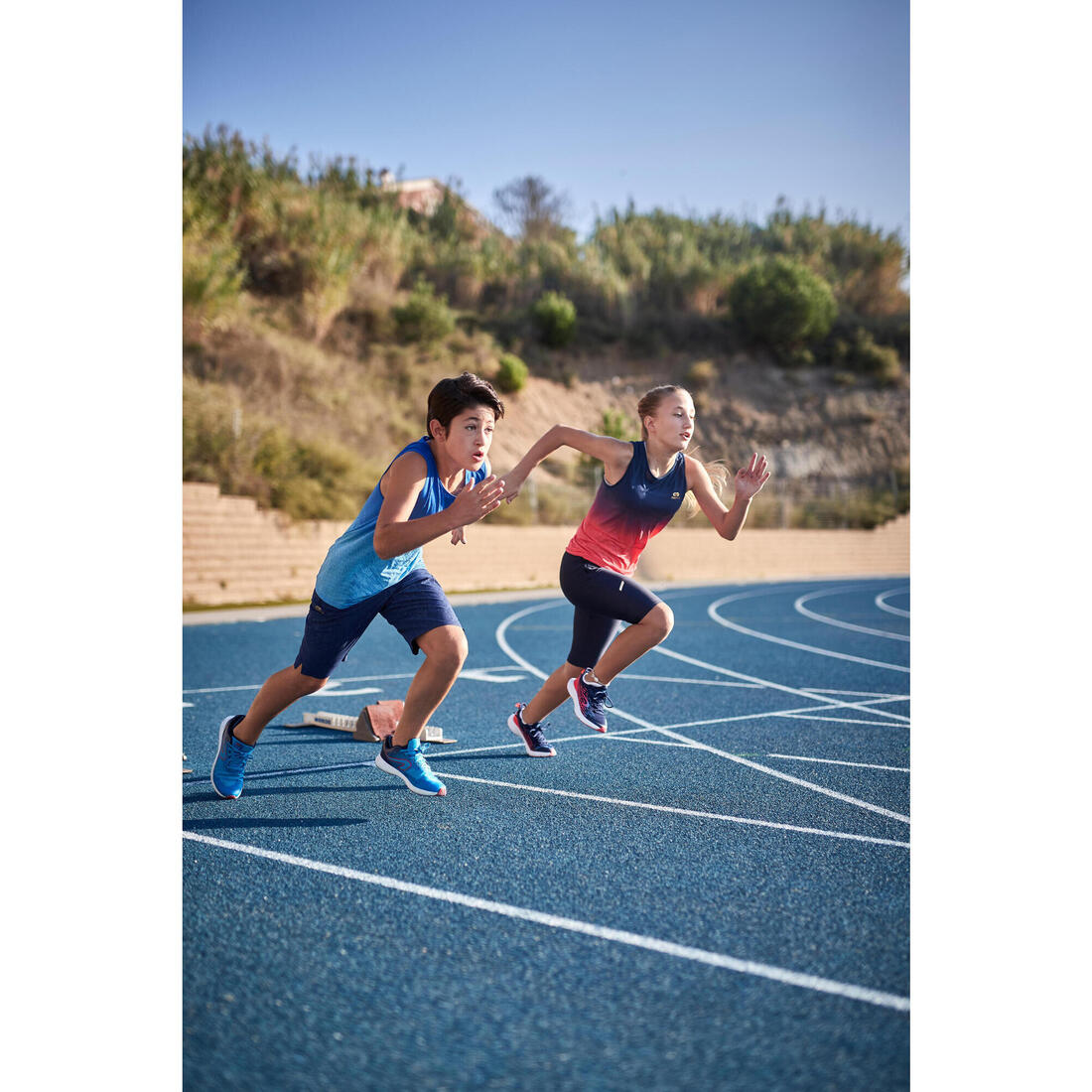 Débardeur running - athlétisme respirant garçon KIPRUN CARE bleu et rouge