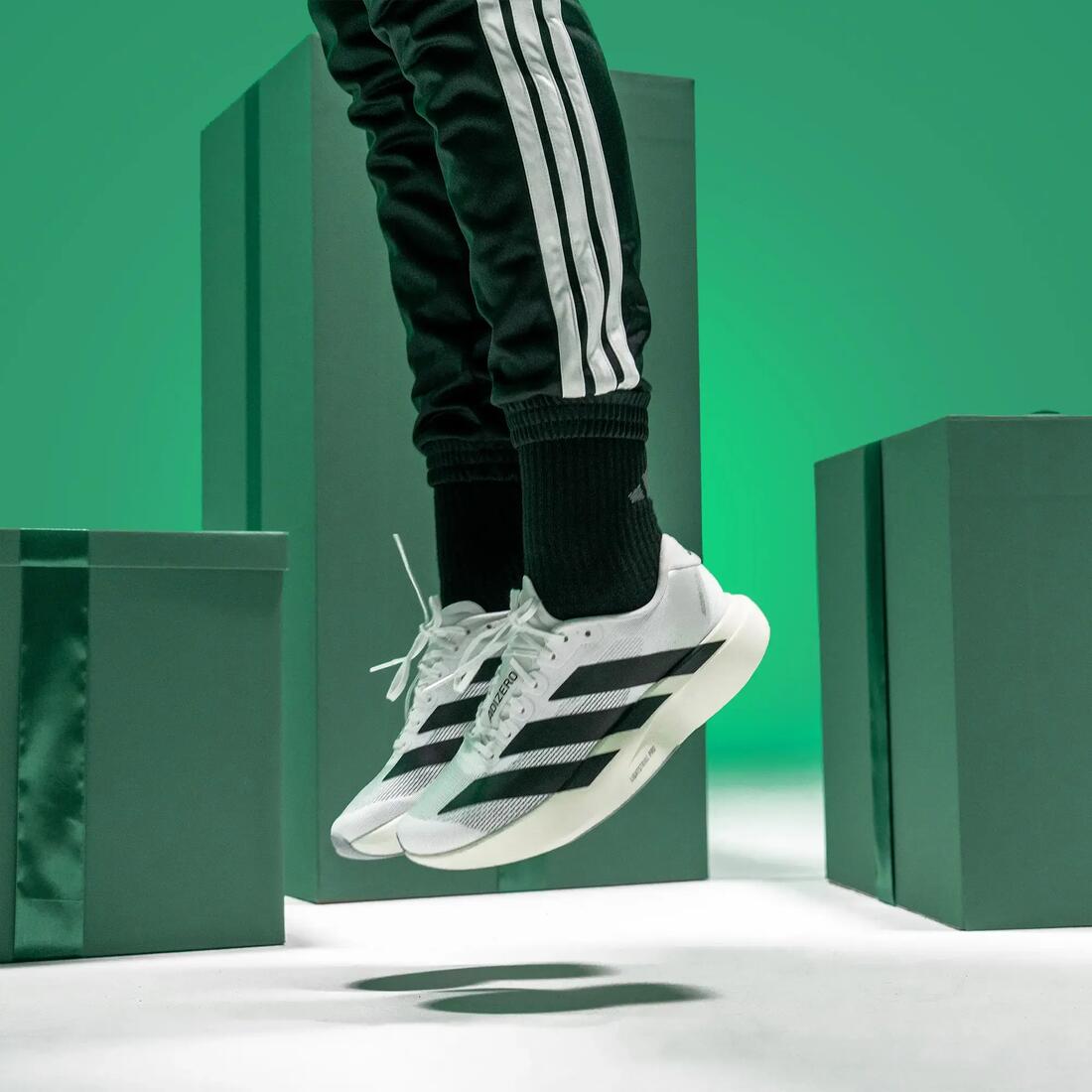 Chaussures running femme, adidas Adizero Evo SL noires et blanches
