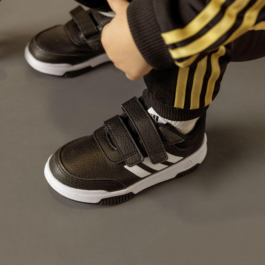 Baskets à scratch bébé - ADIDAS TENSAUR noir/blanc