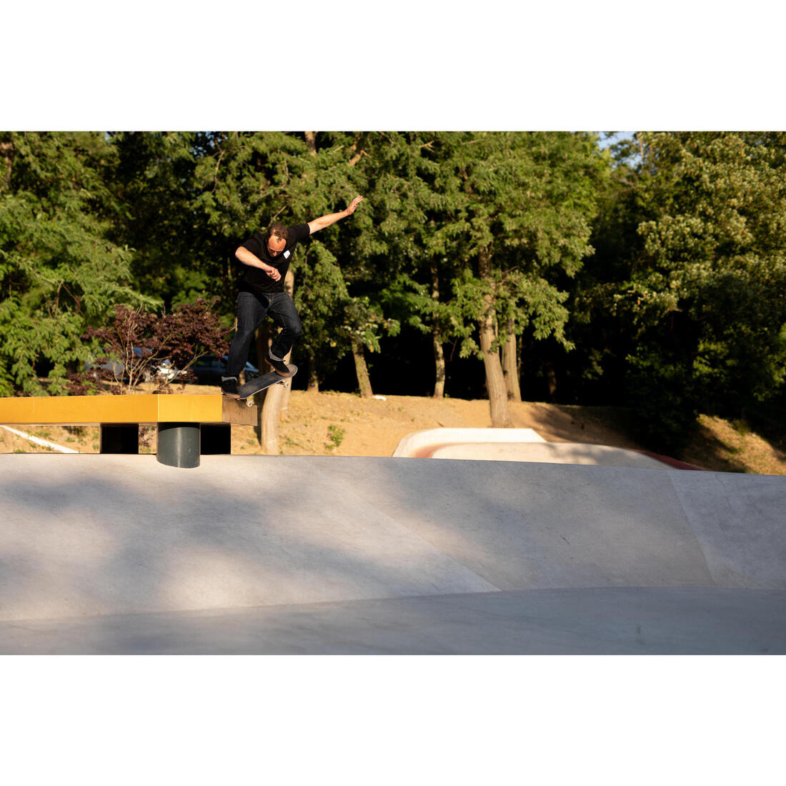JEU DE 4 ROUES DE SKATEBOARD COULEUR IVOIRE FORME CONIQUE TAILLE 56mm, 99A.