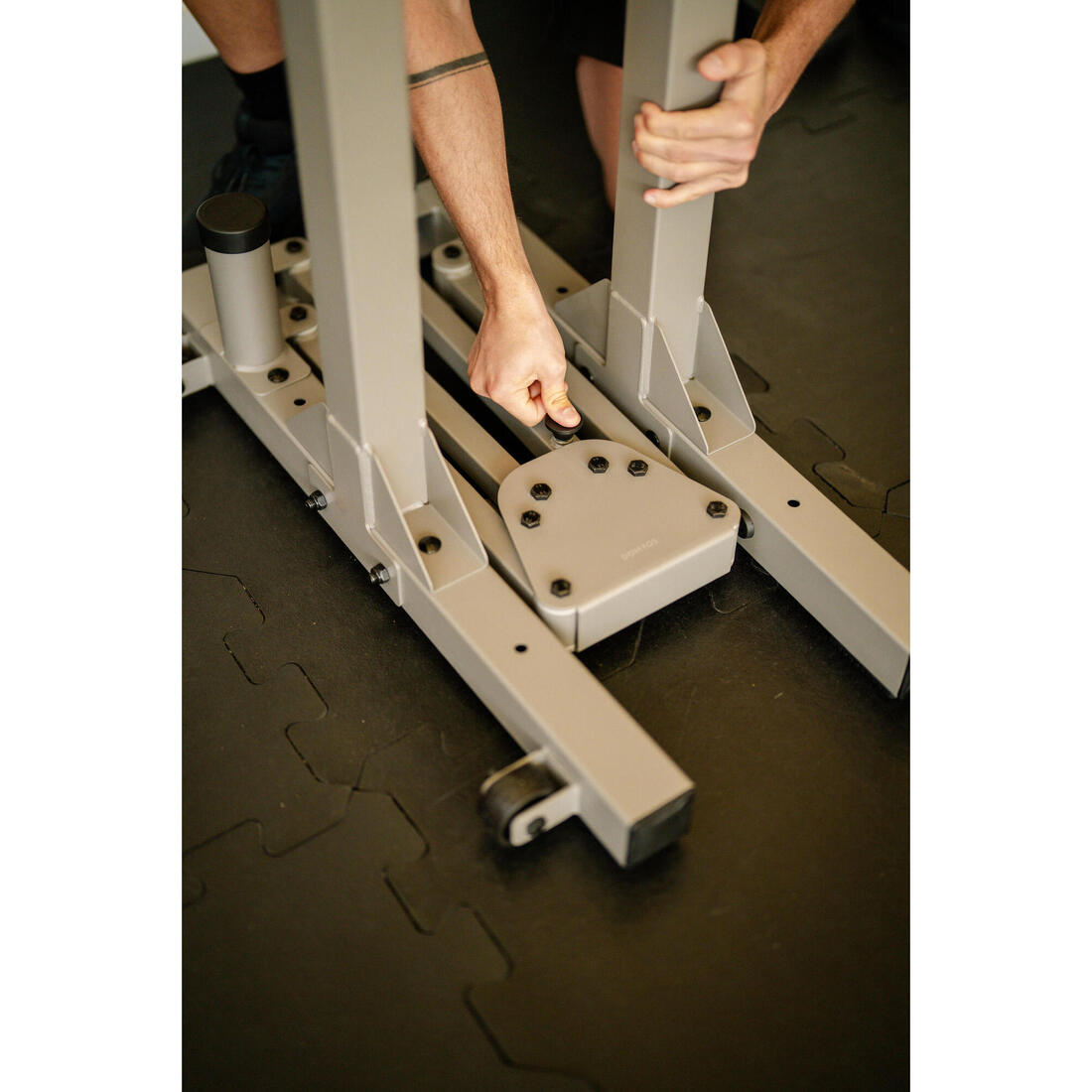 Rack de musculation 120 kg pliable en 2 sec et ultra-compact