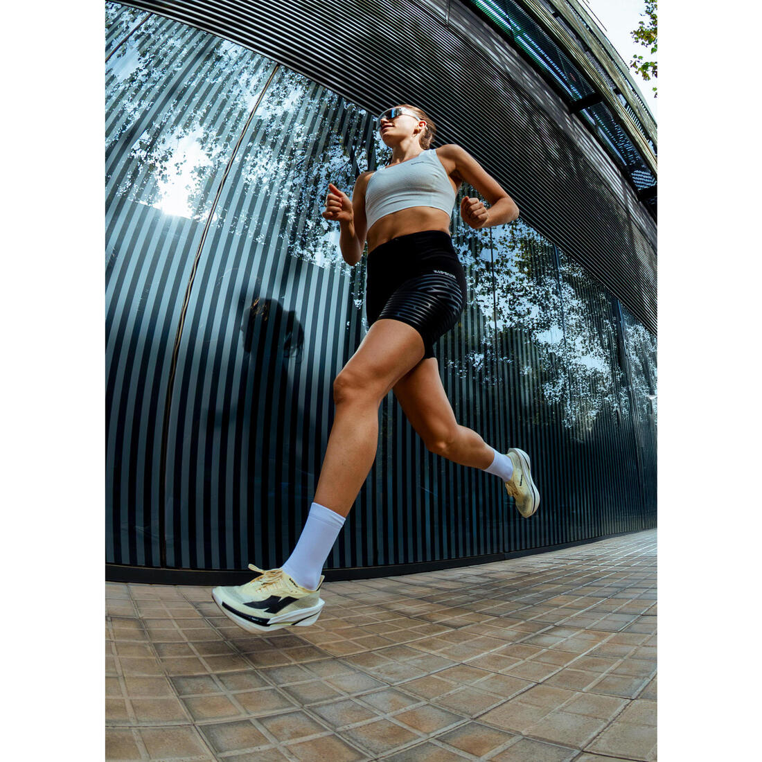 Débardeur de Running Crop top Femme, Kiprun blanc