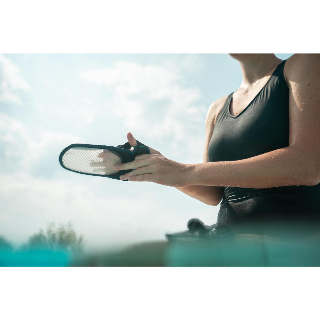 Gants de natation soft 100 noir bleu