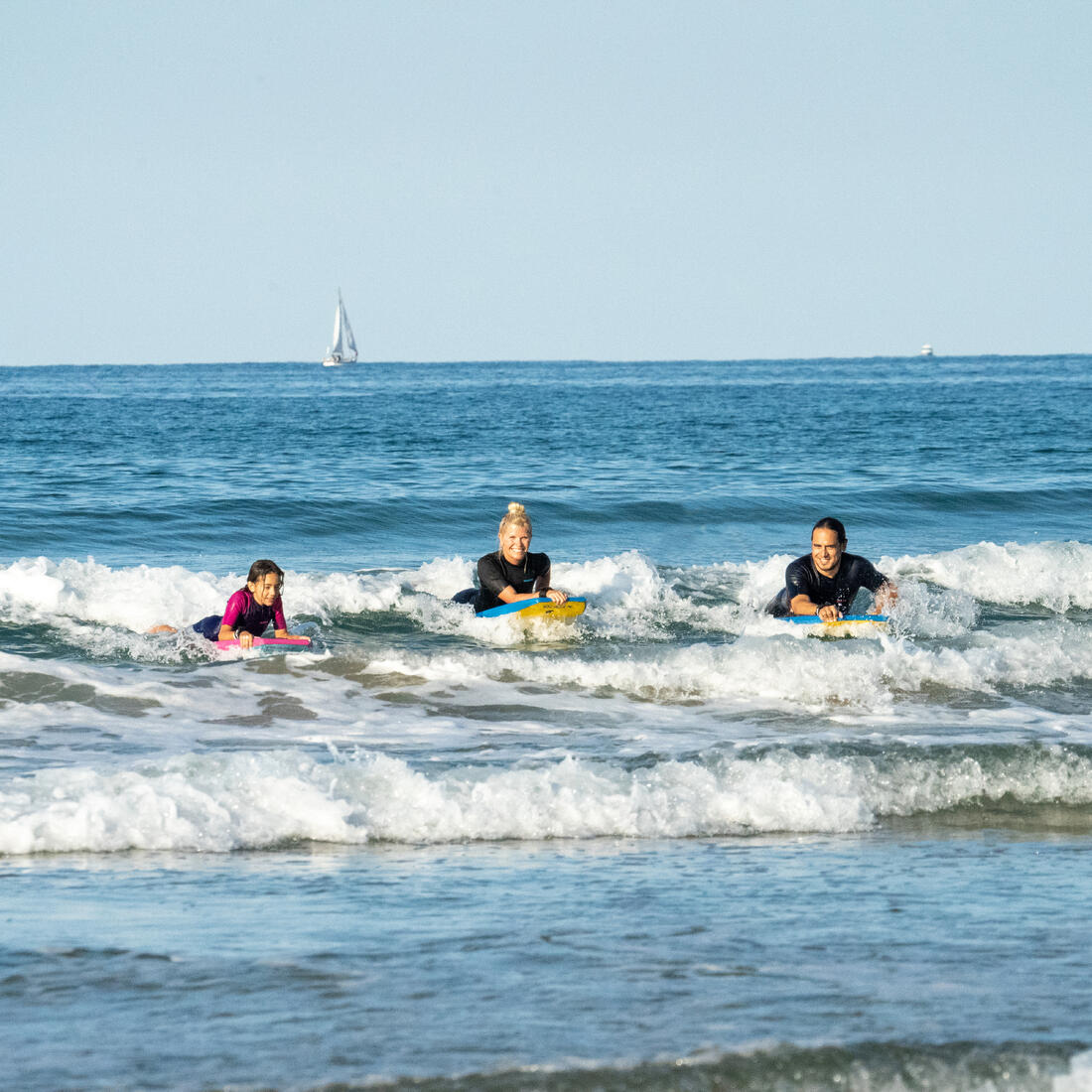 Bodyboard 100 Junior bleu jaune avec leash poignet
