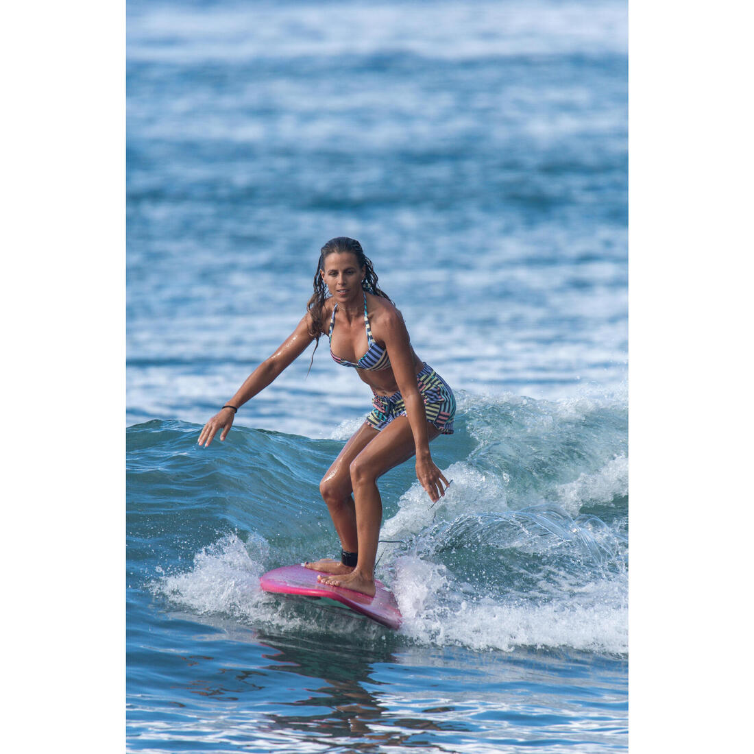Boardshort surf femme TINI CORAIL avec ceinture élastiquée et cordon de serrage