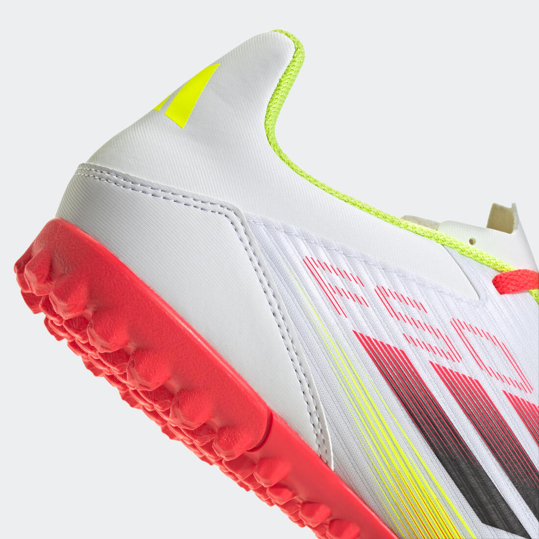 Chaussures F50 Club Turf Adulte Blanche