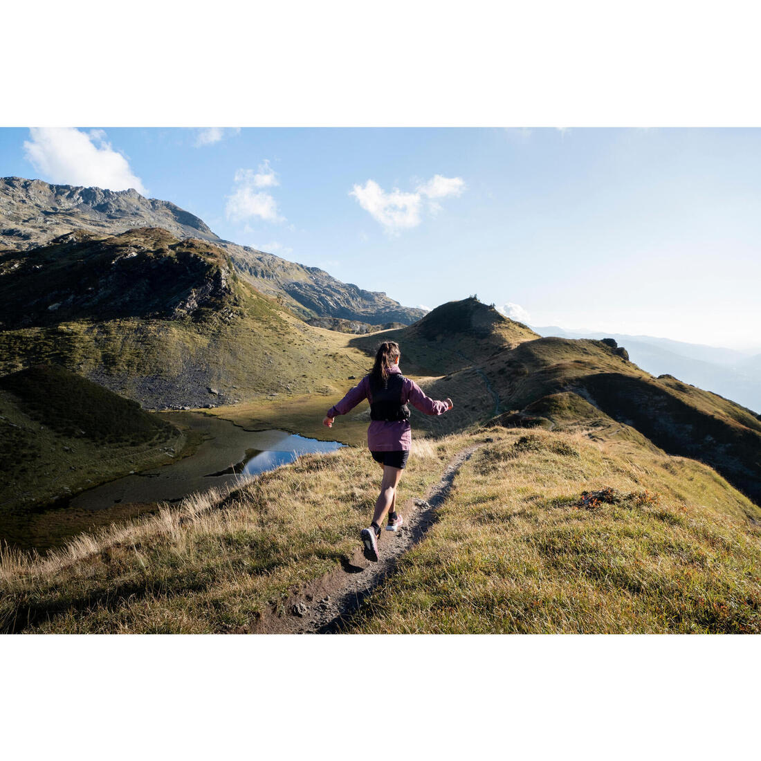SAC TRAIL ULTRA RUNNING 15L MIXTE NOIR - VENDU AVEC POCHE À EAU 2L