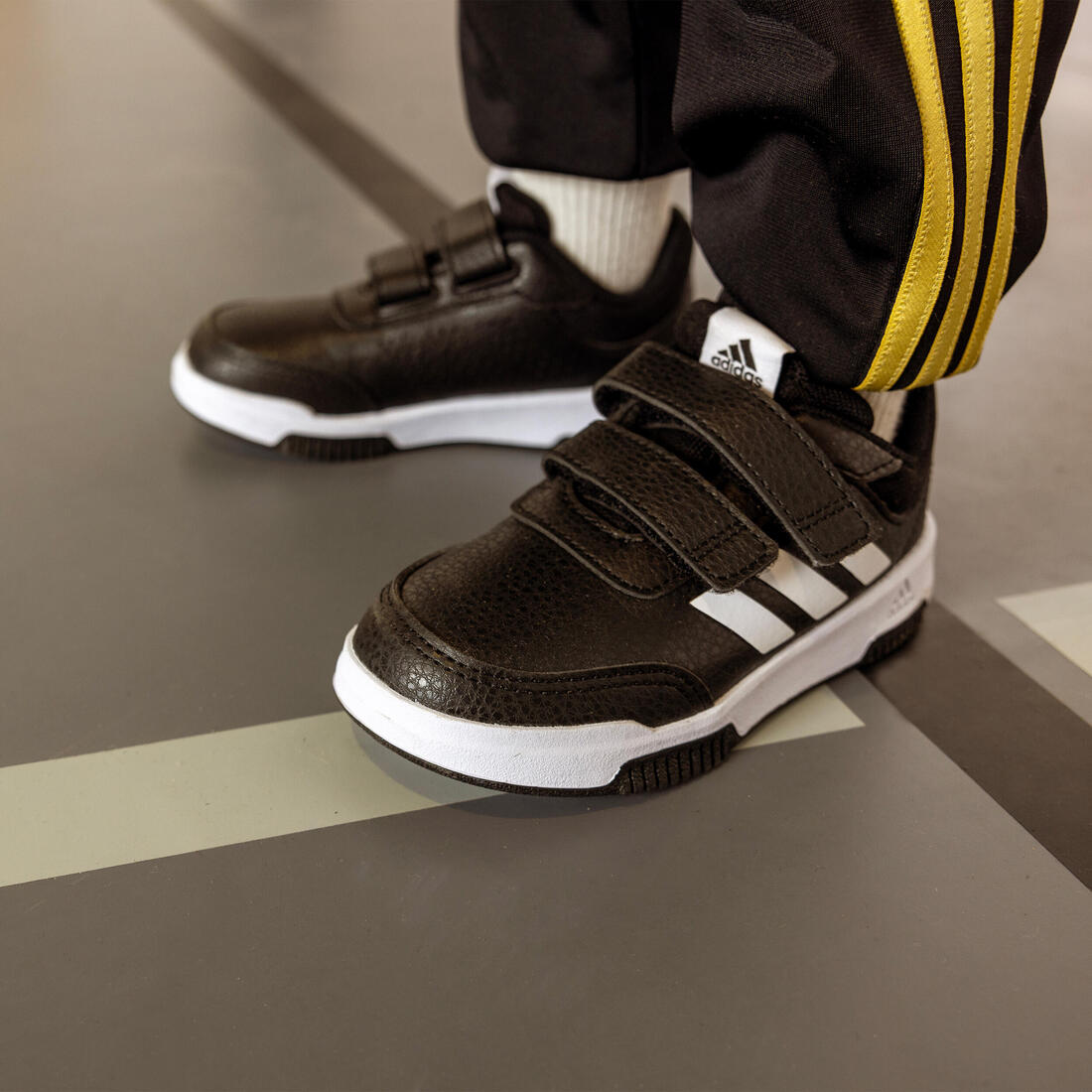 Baskets à scratch bébé - ADIDAS TENSAUR noir/blanc