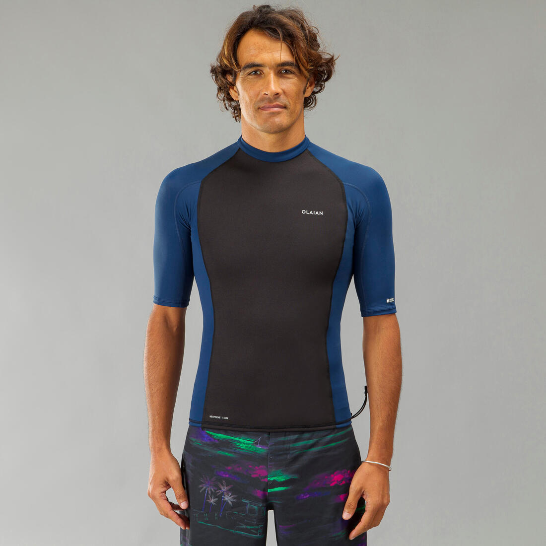 Tee-shirt anti UV surf top thermique Néoprène Lycra manches courtes homme.