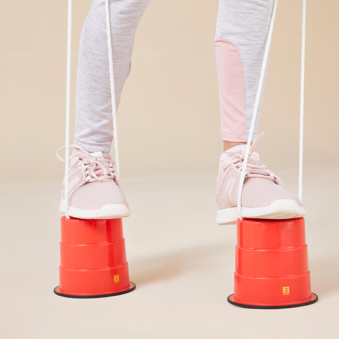 ECHASSES POTS POUR ENFANT AVEC PATINS ANTIDERAPANTS.