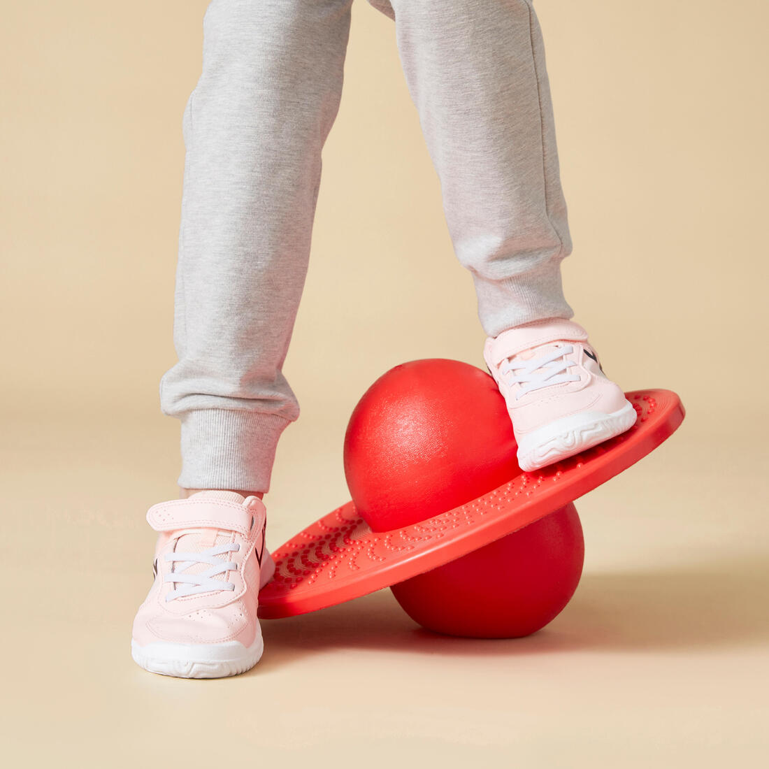 BALLON D'EQUILIBRE ROUGE (POGO BALL) + POMPE DE GONFLAGE