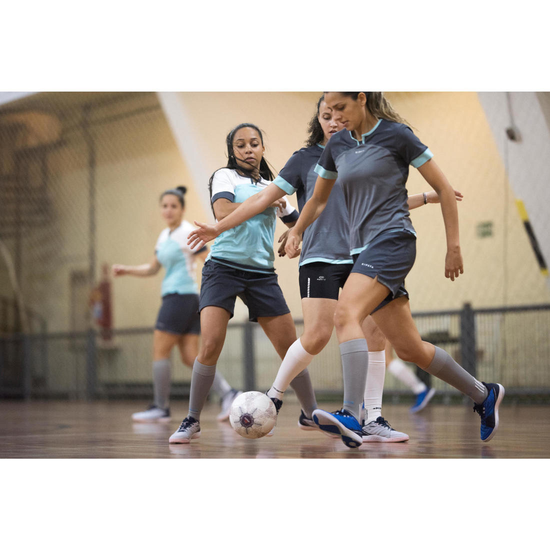 Ballon de Futsal taille 4 (périmètre 63cm) Rouge et blanc