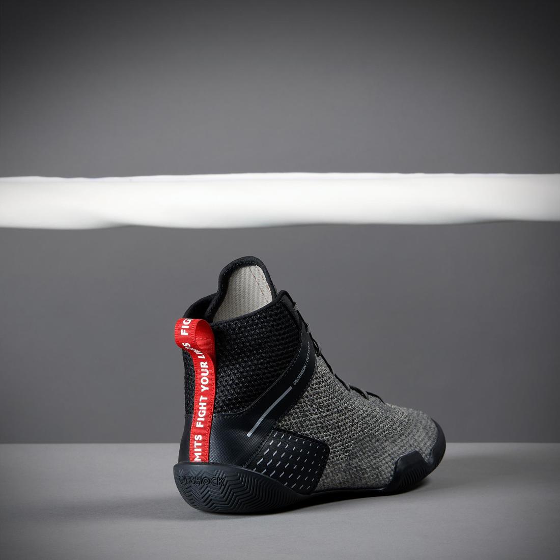 Chaussures de boxe anglaise 500 noires, légères et flexibles.