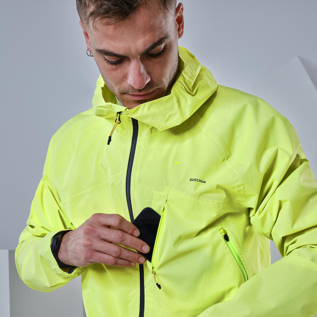 Veste imperméable ultra légère de randonnée rapide - FH 500 - homme  Jaune