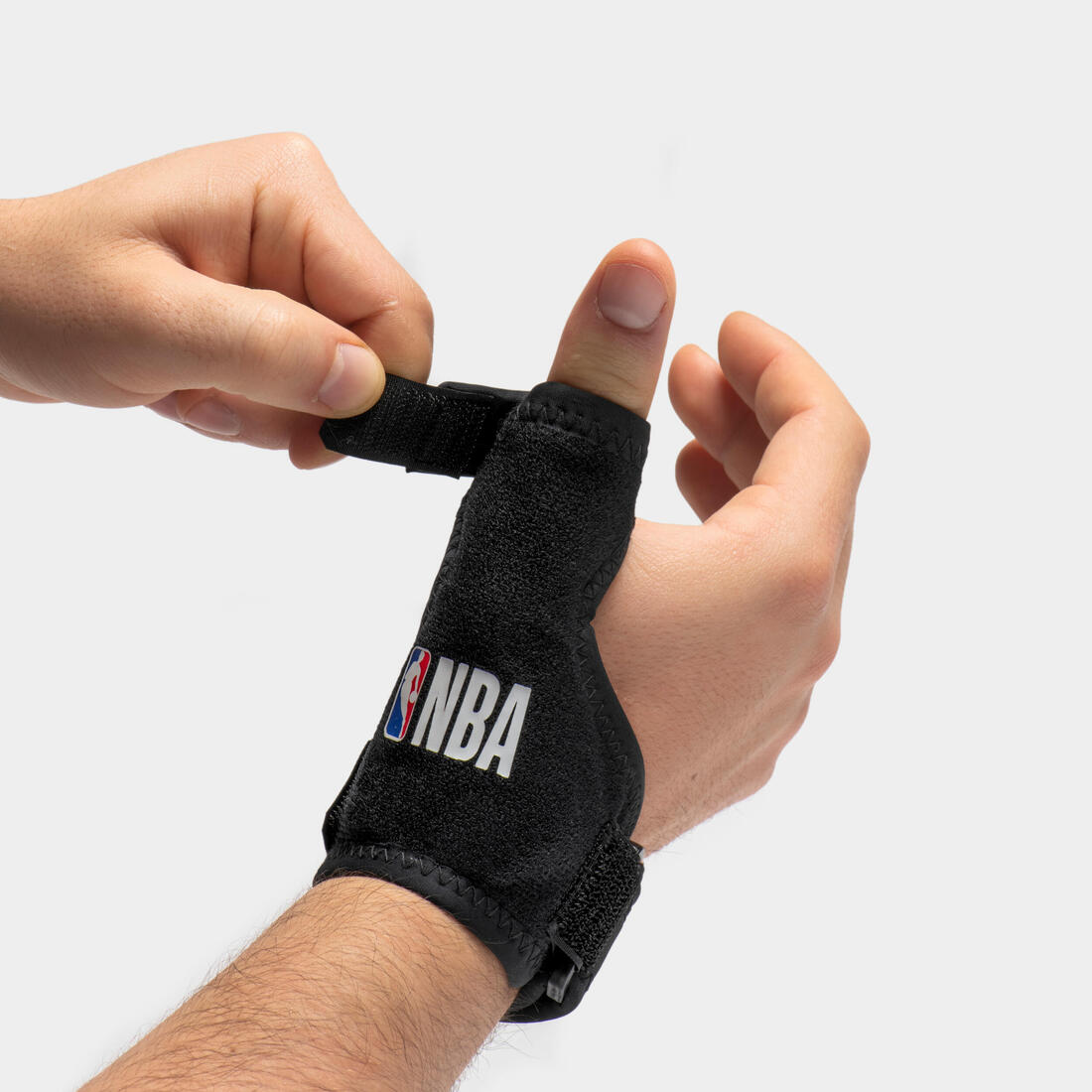 Strap de Maintien Pouce Gauche/Droite Adulte NBA R900 - Noir