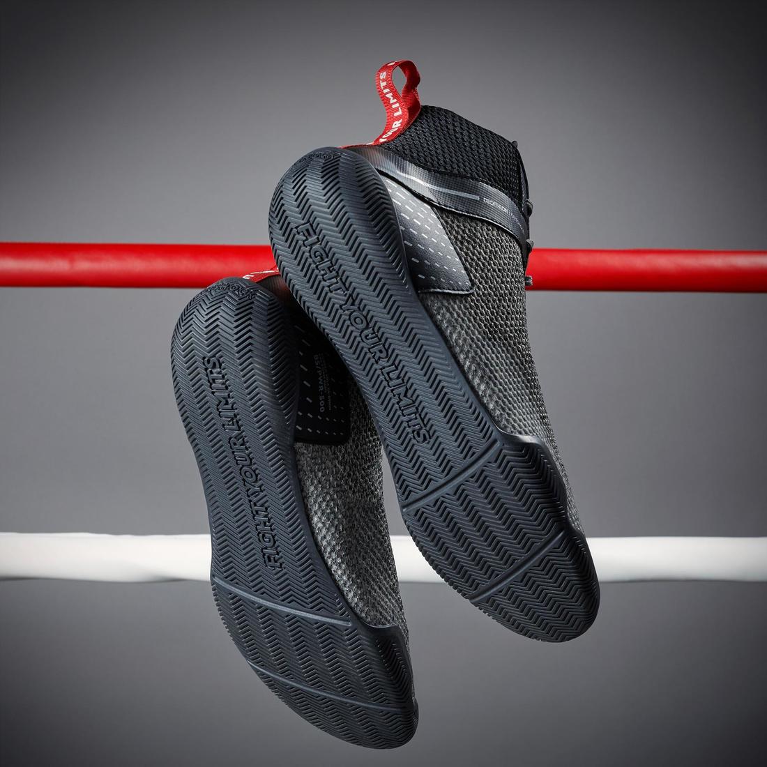 Chaussures de boxe anglaise 500 noires, légères et flexibles.