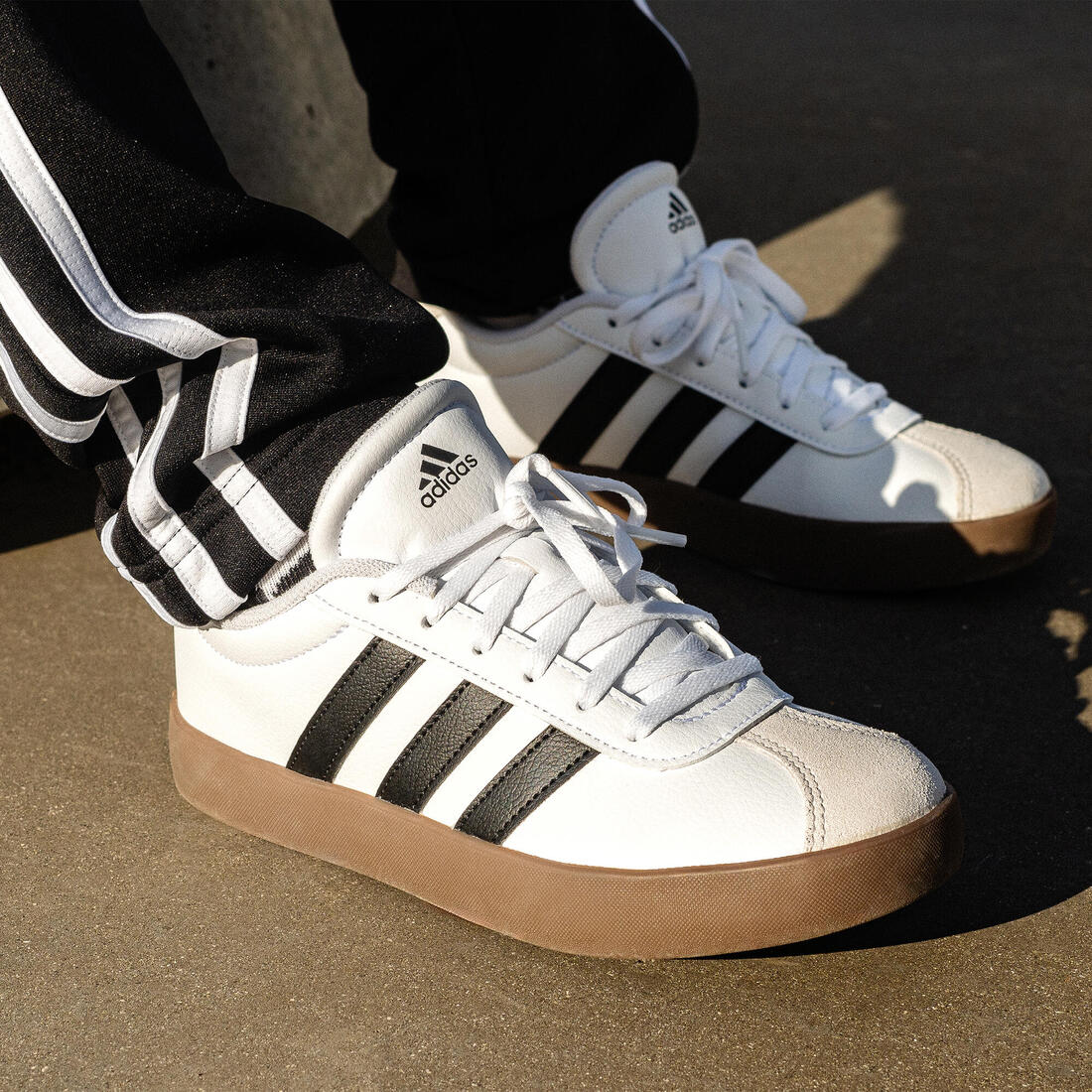 CHAUSSURES VL COURT ADIDAS ENFANT BLANC NOIR GRIS