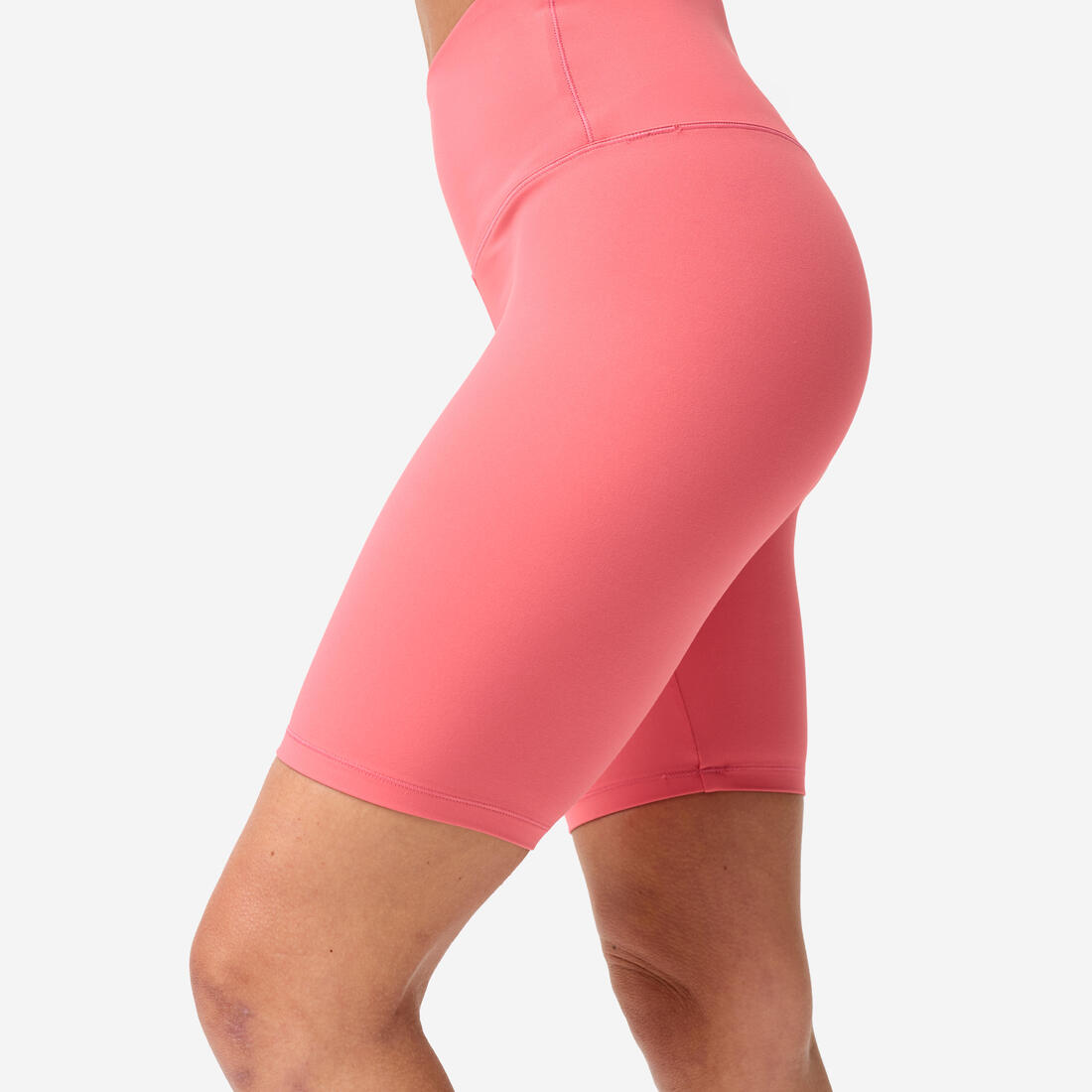 Cycliste de yoga et pilates extensible et confortable femme