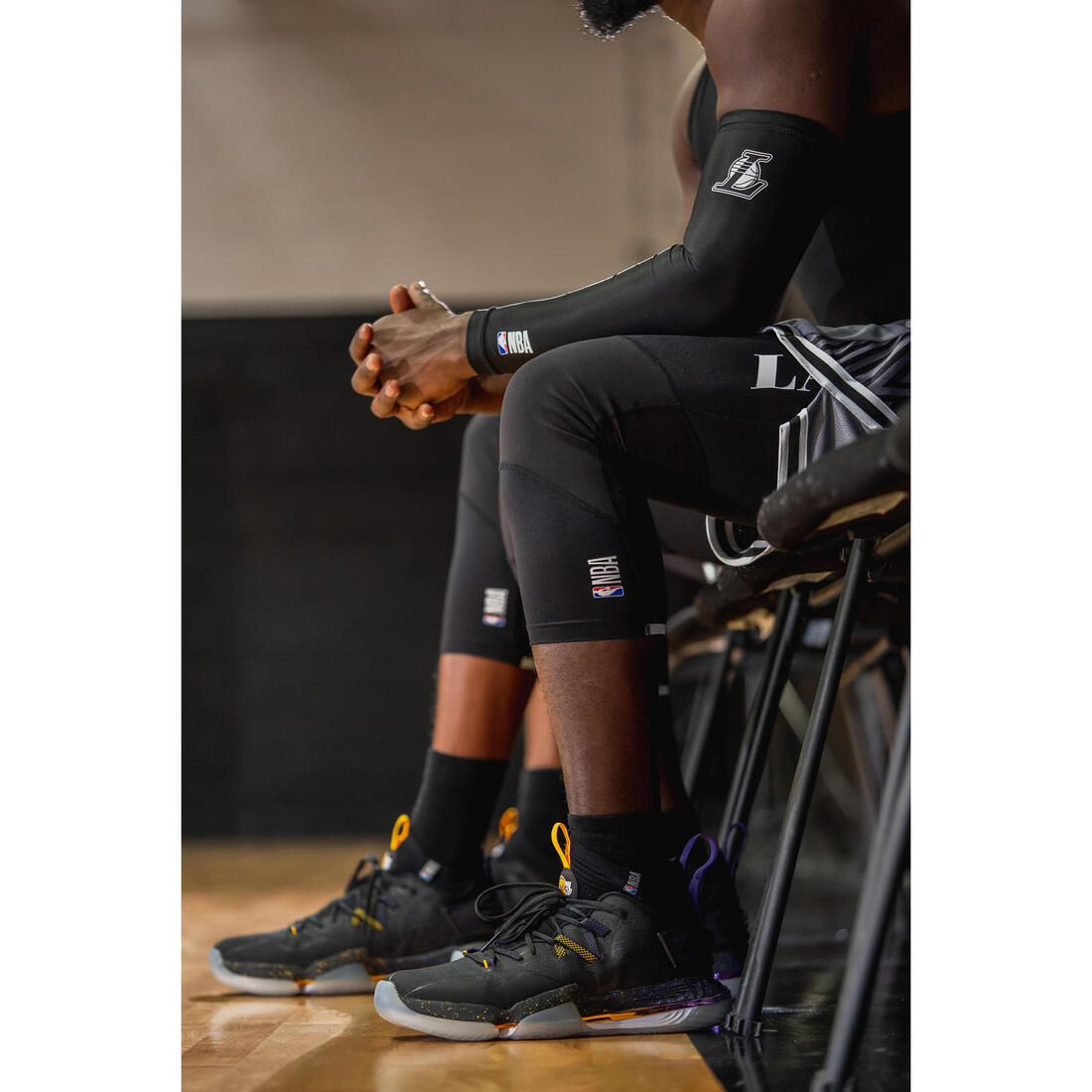 CHAUSSURES DE BASKETBALL NBA LOS ANGELES LAKERS TIGE MID - SE900