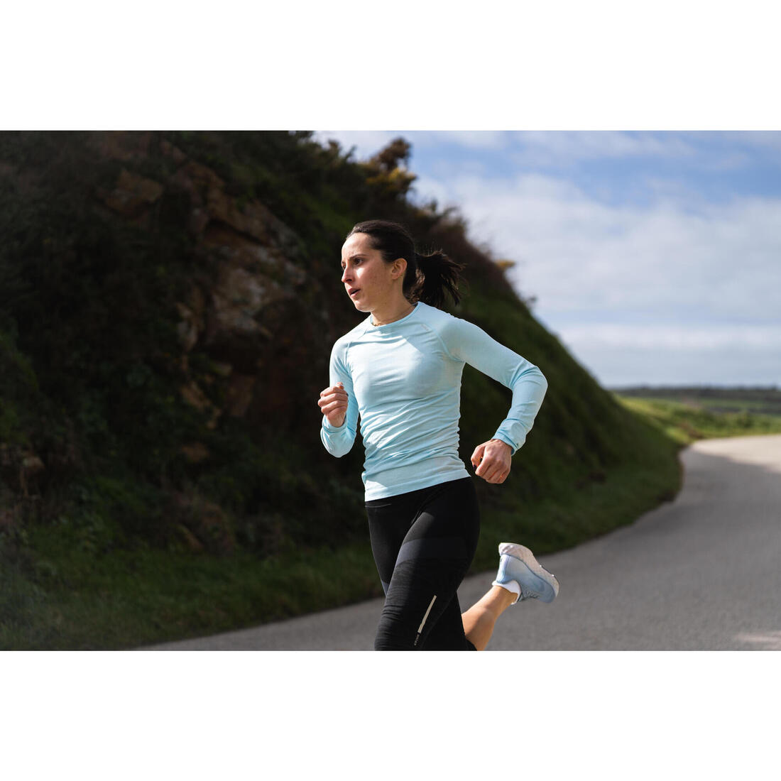 TEE SHIRT RUNNING MANCHES LONGUES FEMME RESPIRANT KIPRUN SKINCARE LIGHT