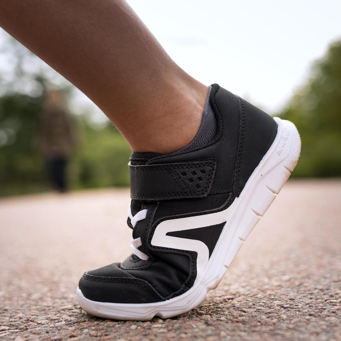 Chaussures de sport à scratch enfant, PW 100 noir