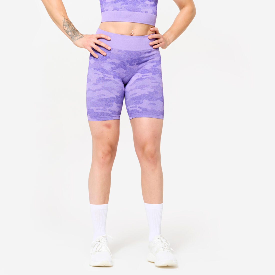 Short de fitness motif camo – violet lavande