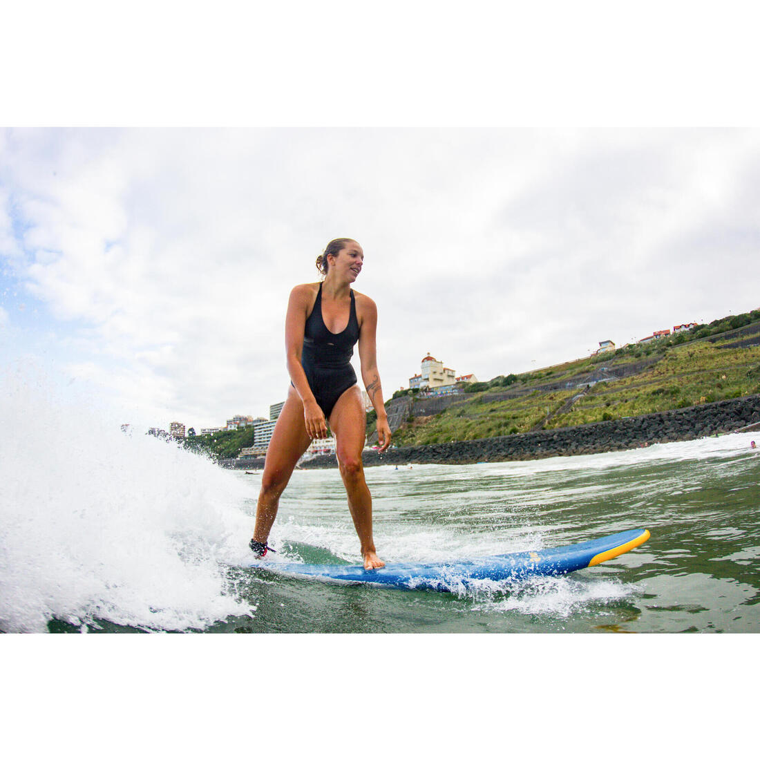 Maillot de bain  de surf 1 pièce AGATHA NOIR avec double réglage dos