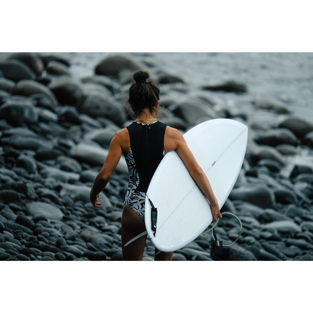 Maillot de bain de surf 1 pièce Femme - Carla noir et