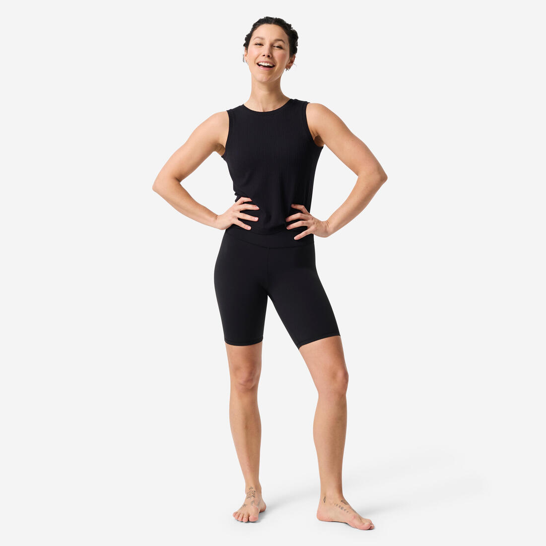 Cycliste de yoga et pilates extensible et confortable femme
