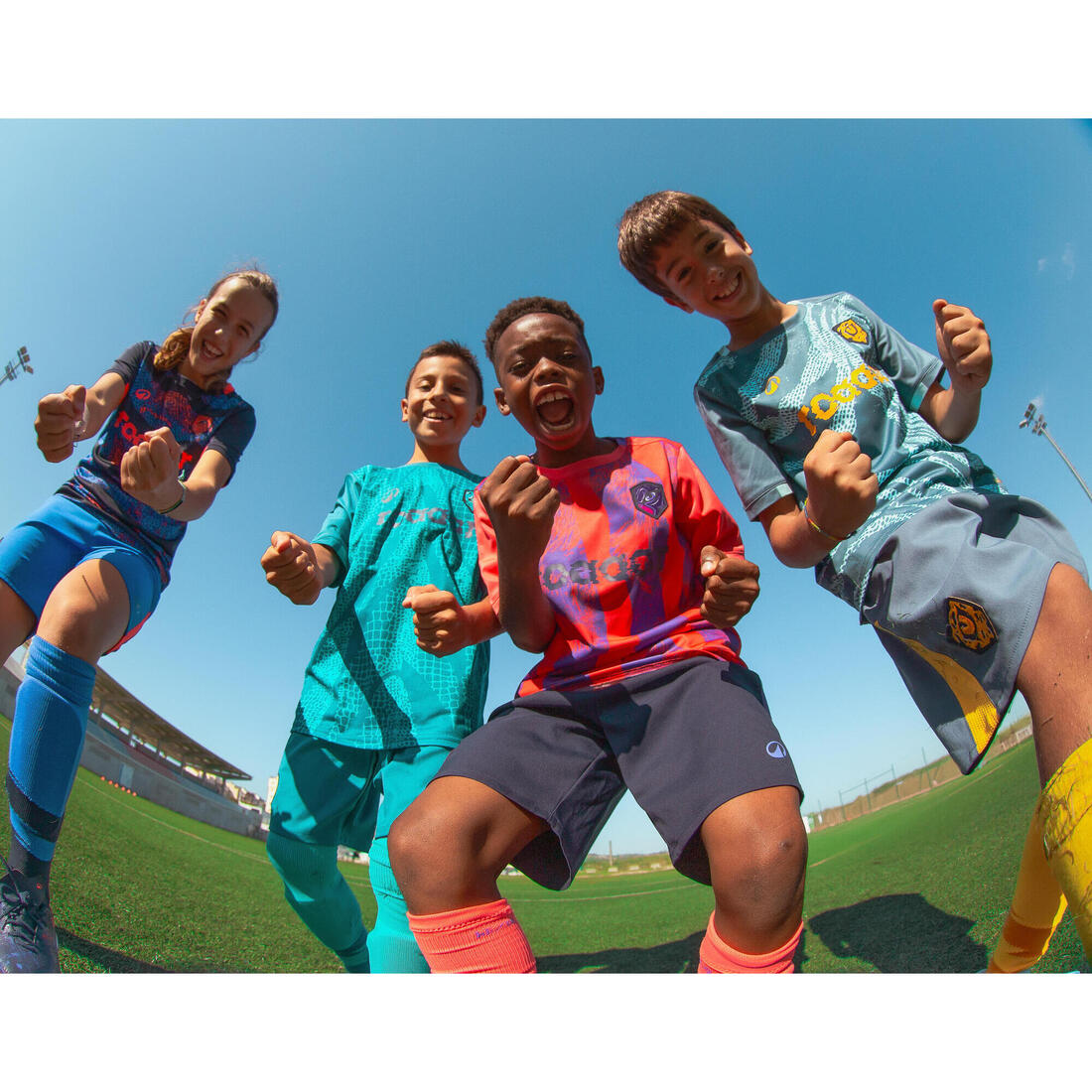 SHORT DE FOOTBALL ENFANT VIRALTO KIDS GRIS BANDE