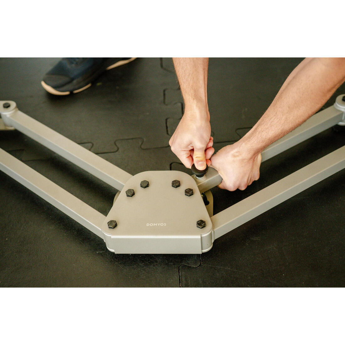 Rack de musculation 120 kg pliable en 2 sec et ultra-compact