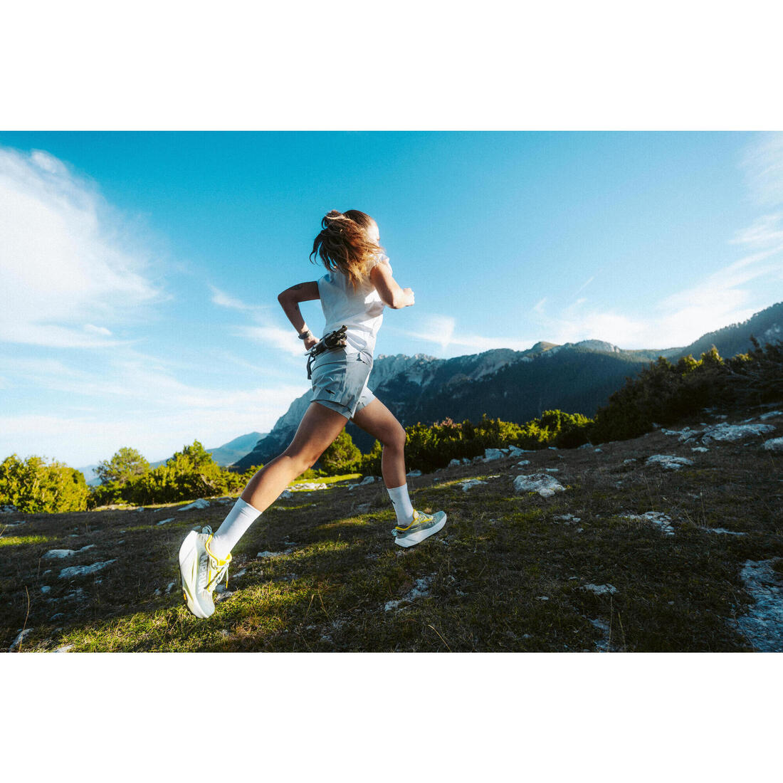 Chaussures de running trail femme, Kiprun kipsummit max gris et