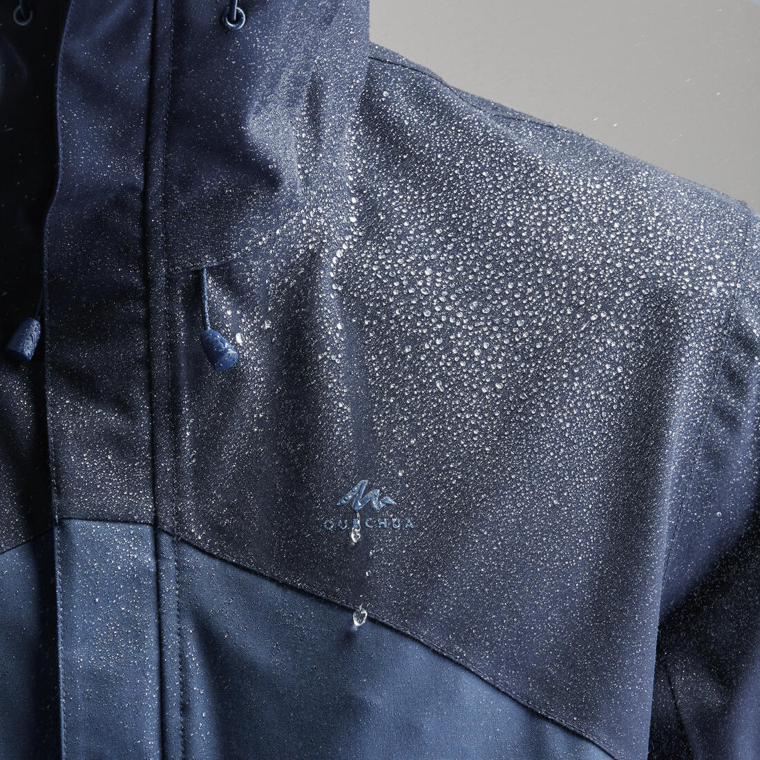 Veste de randonnée imperméable et légère homme, MH100 bleu foncé