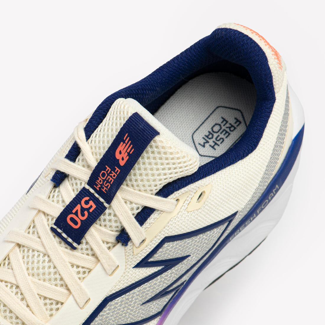 Chaussure de running femme, New Balance Fresh Foam 520 V9 blanc