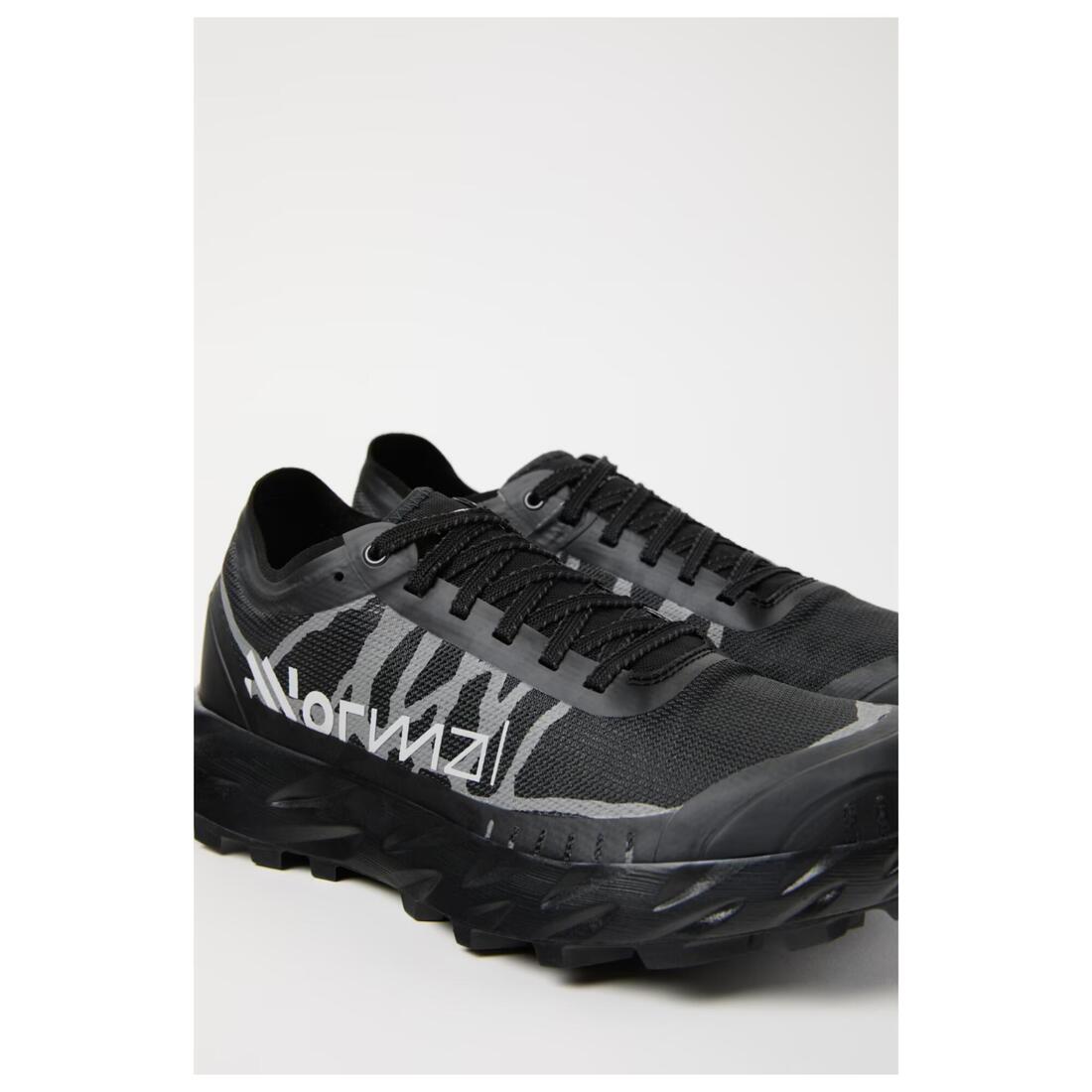 Chaussures de trail de la marque NNORMAL