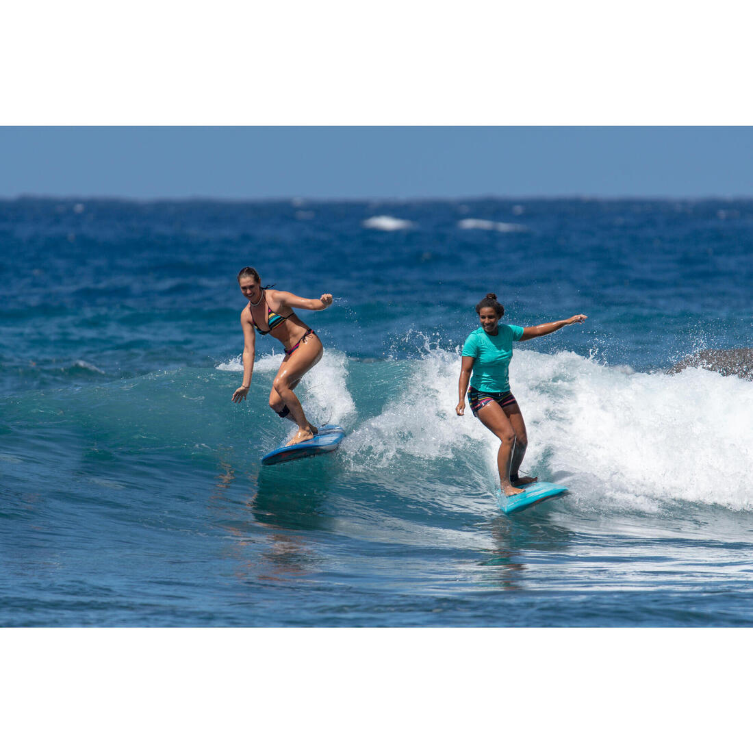 Boardshort surf femme TINI CORAIL avec ceinture élastiquée et cordon de serrage