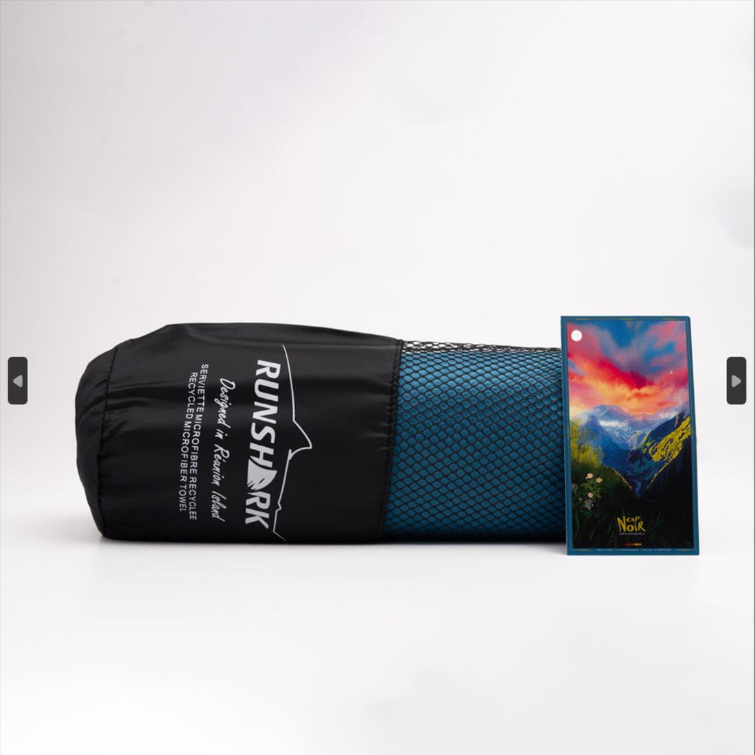 Très compacte, légère, ultra absorbante et facile à transporter.