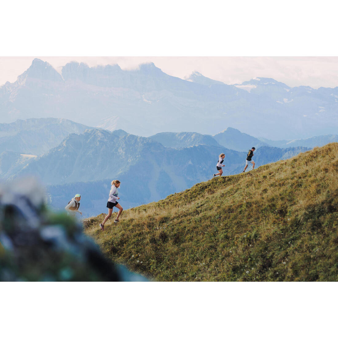 JUPE SHORT DE TRAIL RUNNING FEMME NOIR
