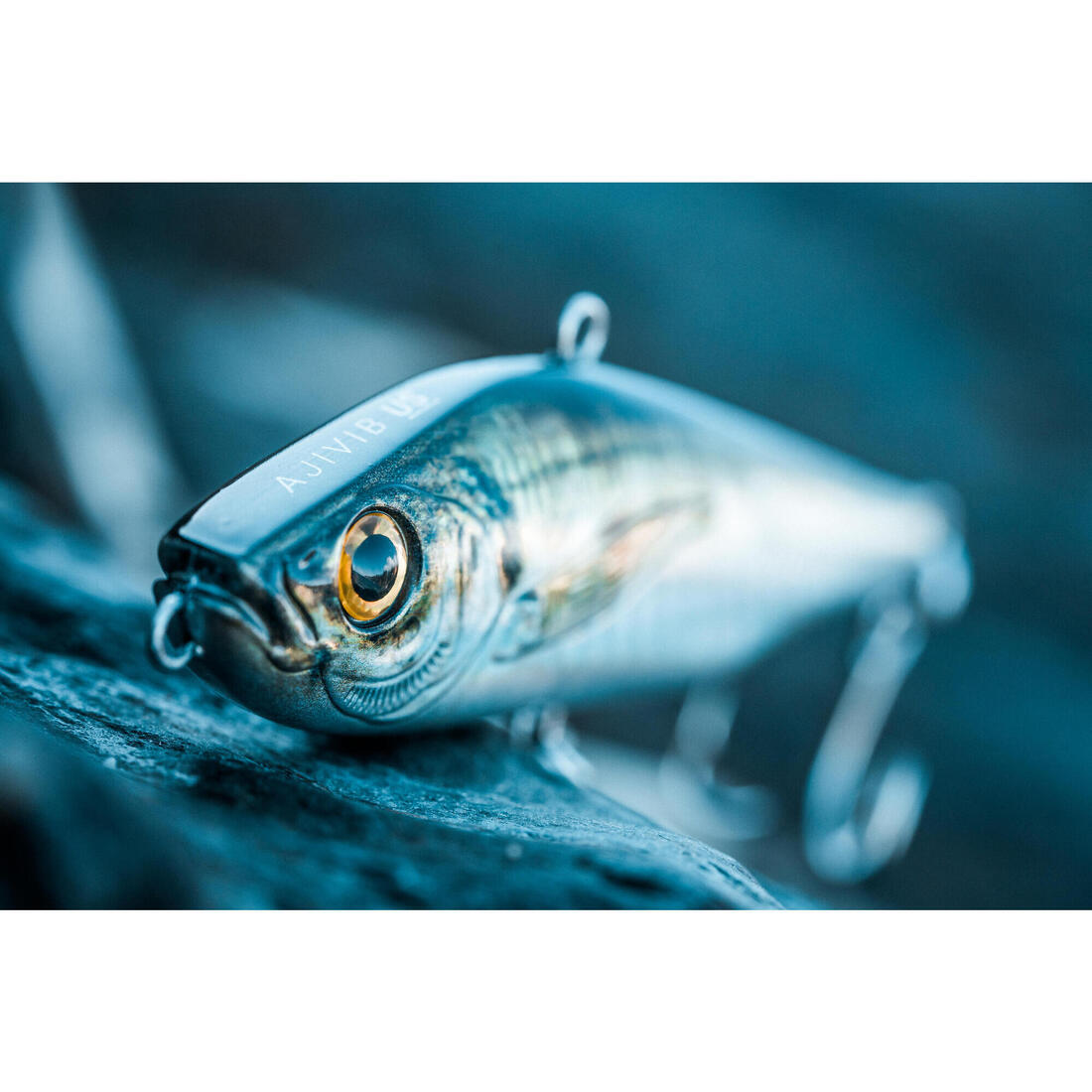 Poisson nageur AJIVIB 100 US AJI au leurre en mer