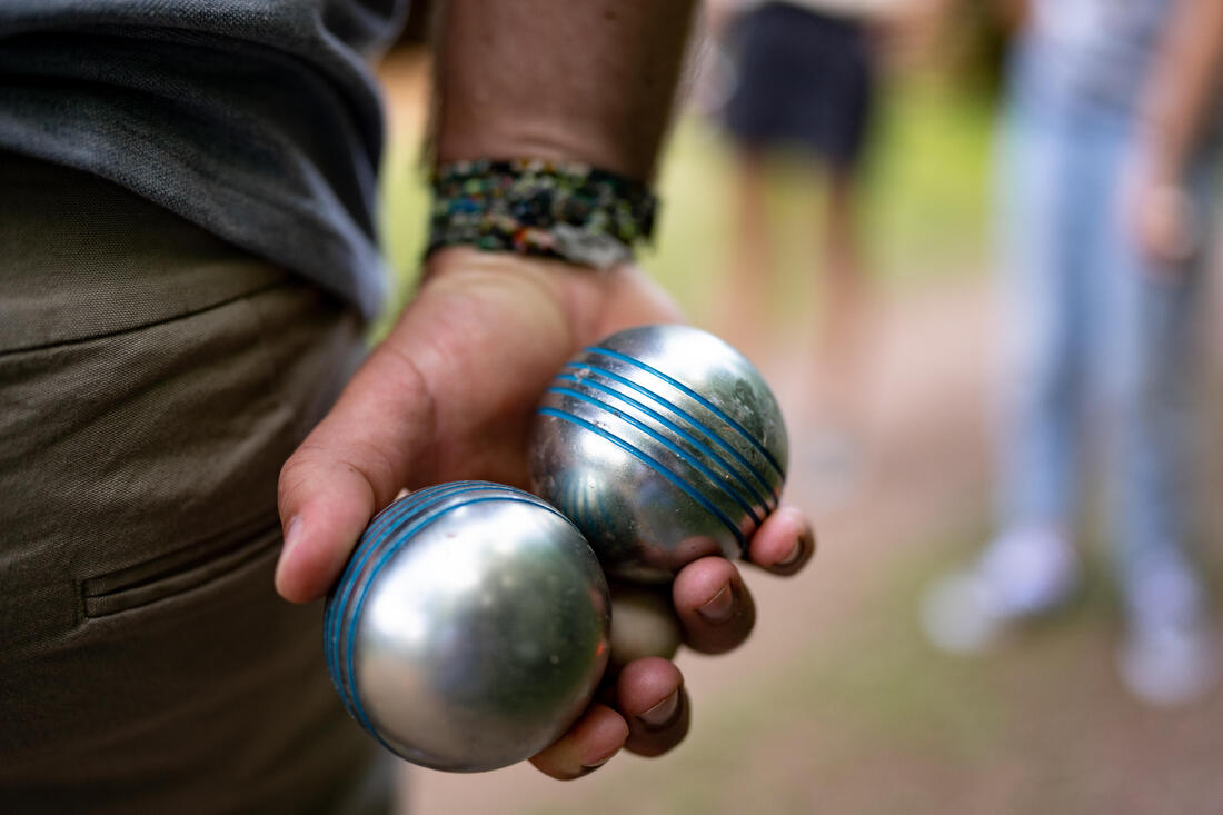 Jeu de 8 boules de pétanque loisir 100