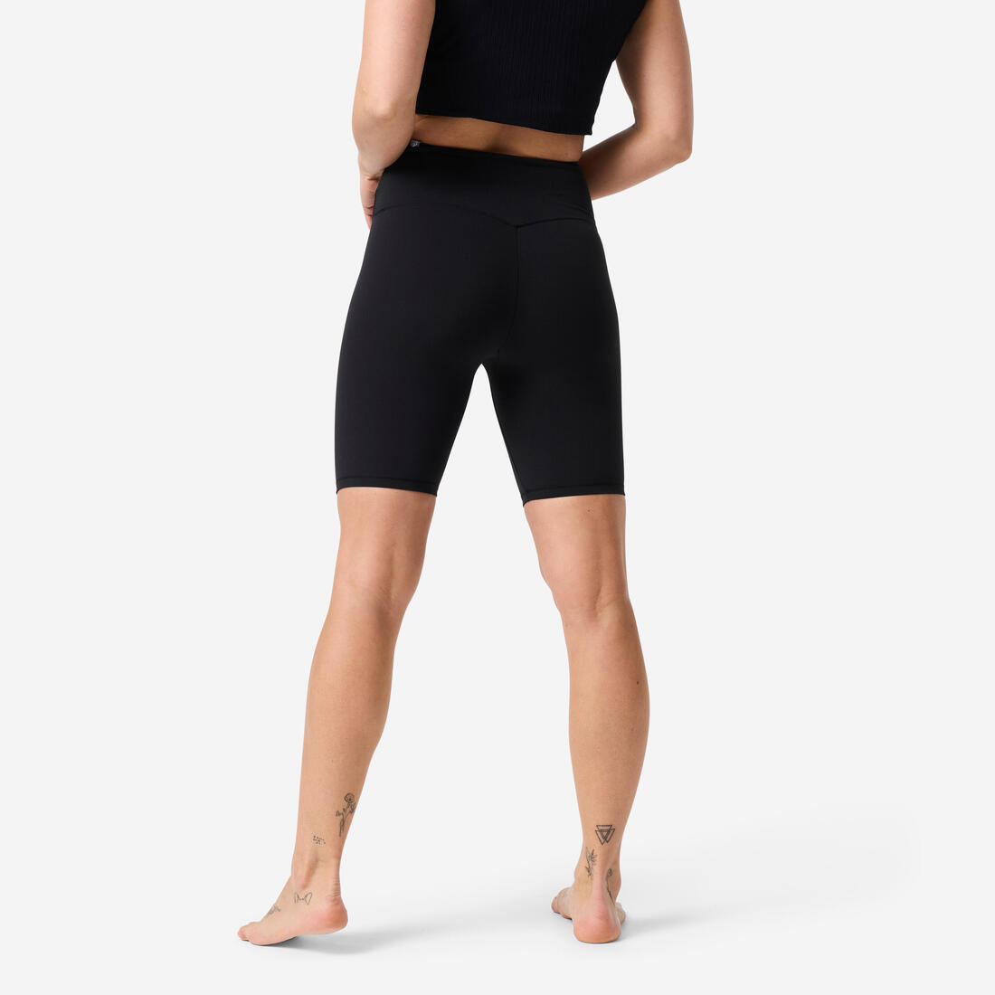 Cycliste de yoga et pilates extensible et confortable femme