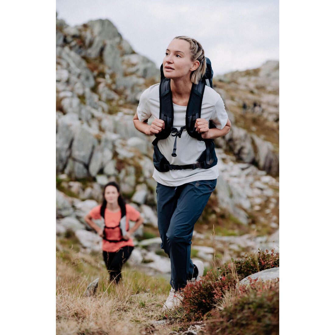 T-shirt de randonnée manches courtes femme, MH500