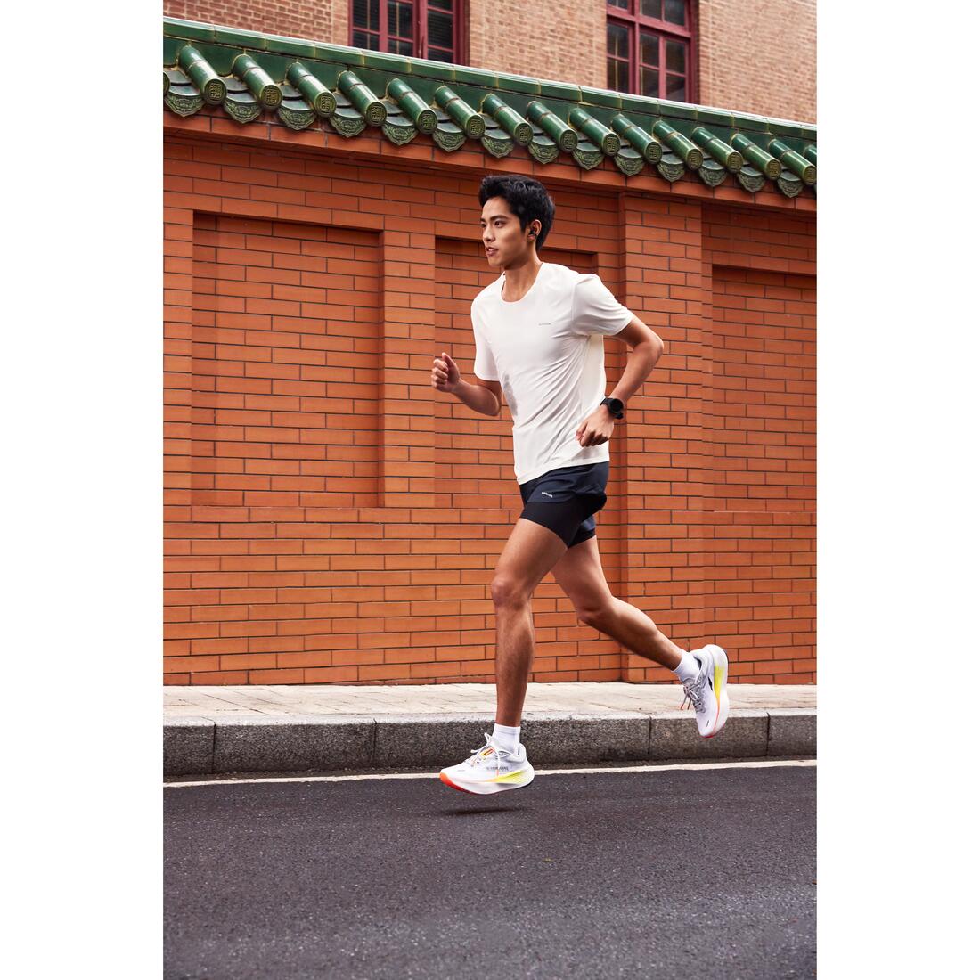 Chaussures de running route homme, Kiprun Kipride Max gris et