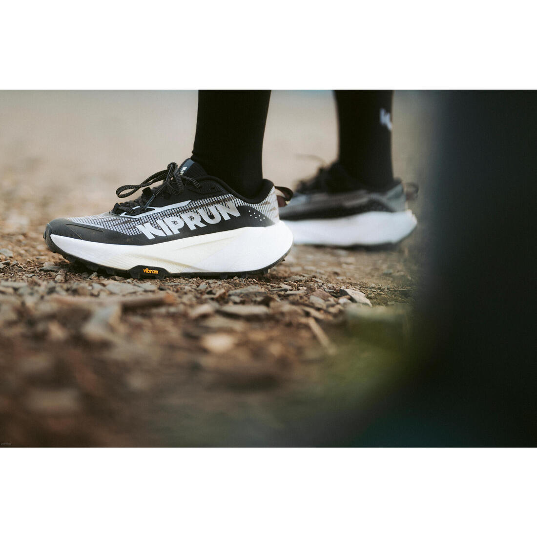 Chaussures de running trail femme, Kiprun kipsummit max gris et
