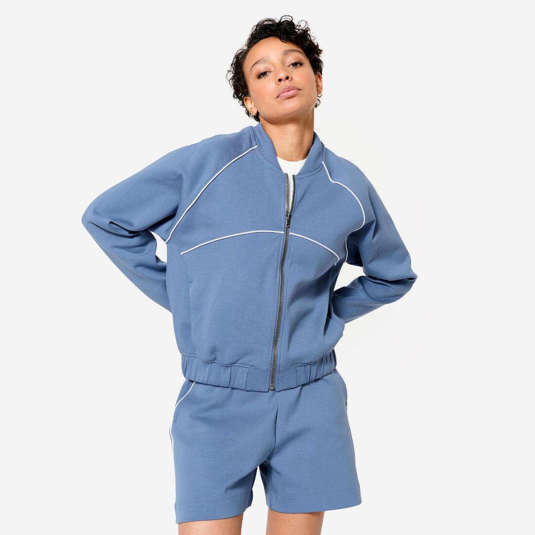 Veste bombers zipée femme, beige avec piping vert.