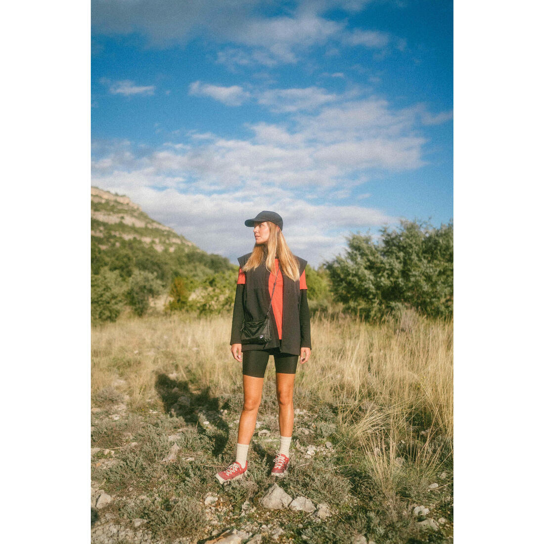 T-shirt de randonnée manches courtes femme, MH500