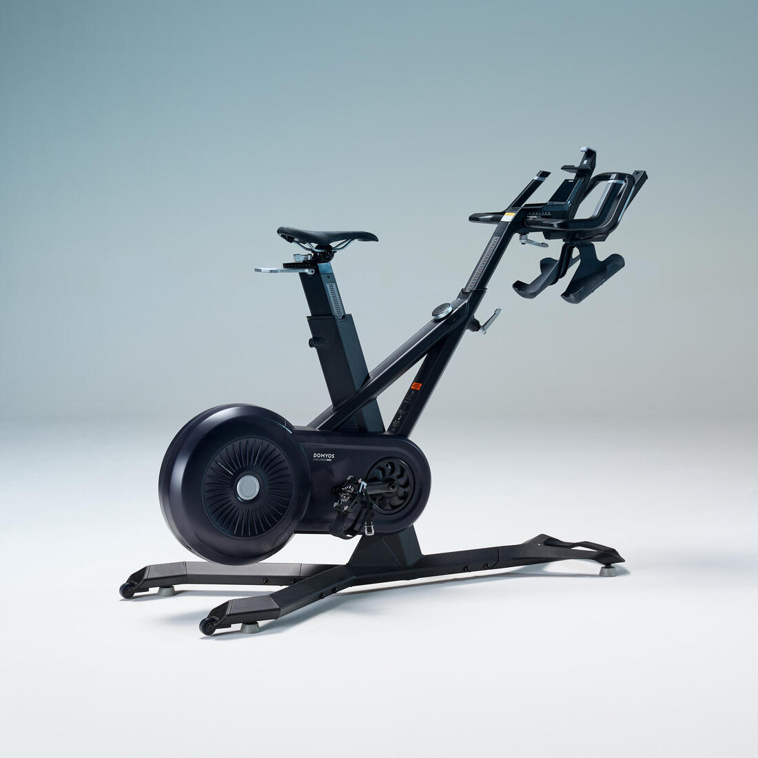 Challenge bike ultra silencieux, fluide, performant, 1500w et connecté à zwift